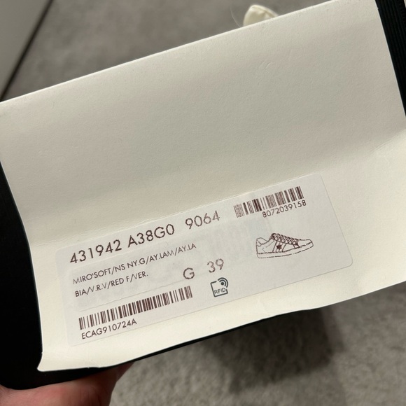 Women Gucci Sneakers - Picture 5 of 10